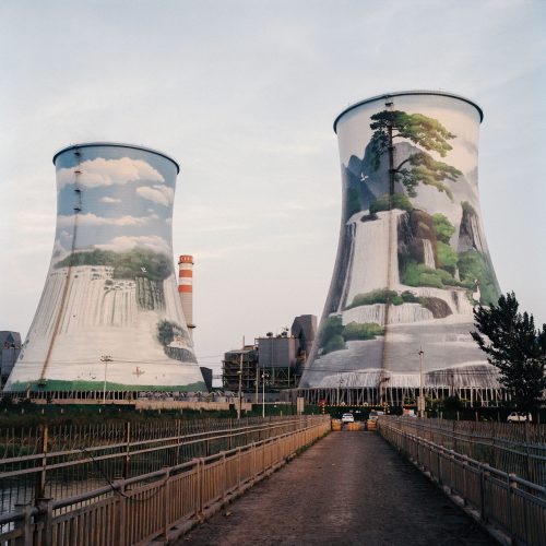 画着山水画的冷却塔，唐山市遵化市唐山港陆钢铁热轧厂，2023年7月